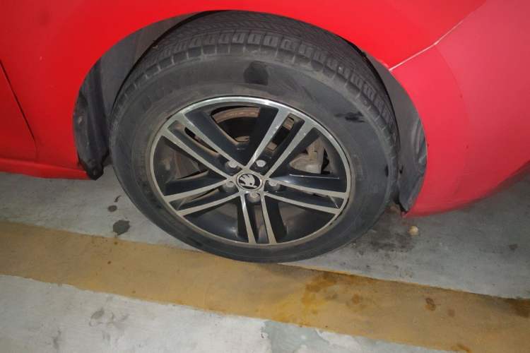 Used Skoda Rapid Spaceback 2019 1.5L Automatic Standard Edition Right Front Wheel Hub