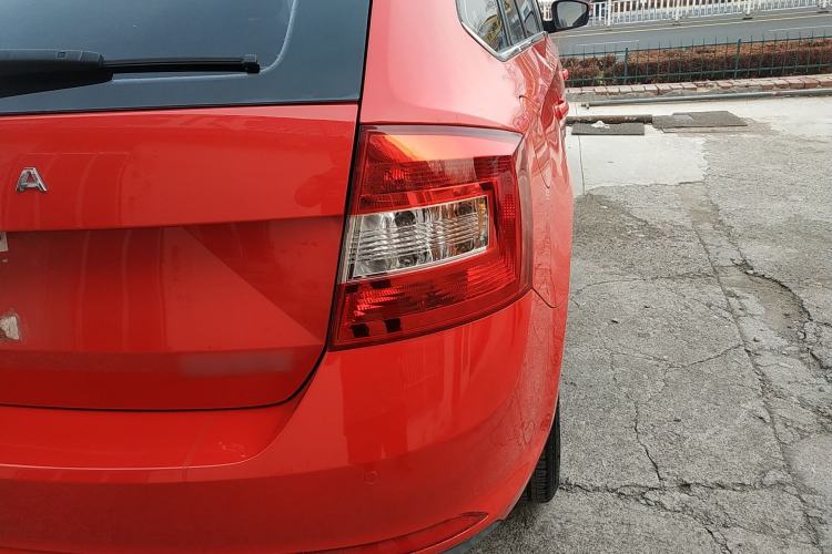 Used Skoda Rapid Spaceback 2019 1.5L Automatic Comfort Edition Right Rear Taillight
