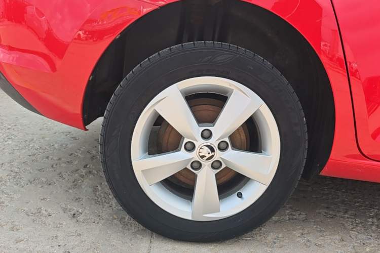 Used Skoda Rapid Spaceback 2019 Revised Version 1.5L Automatic Comfort Edition China VI Standard Right Rear Wheel Hub