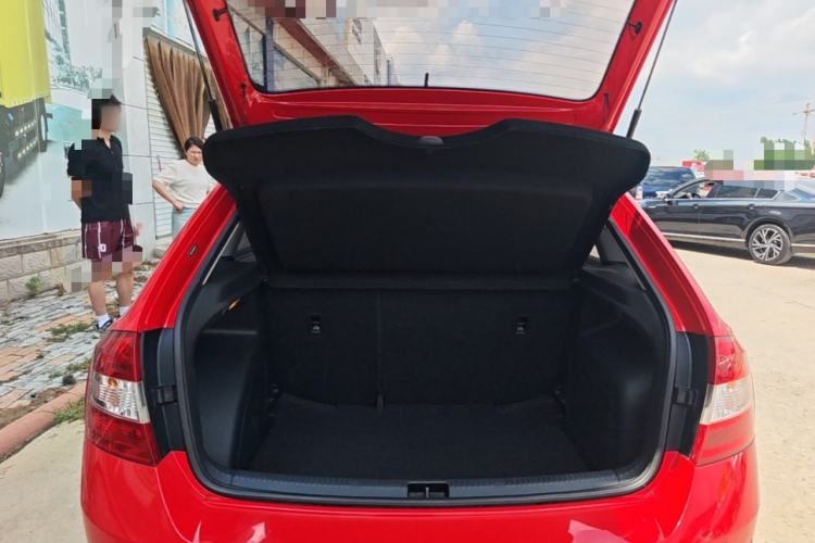 Used Skoda Rapid Spaceback 2019 Revised Version 1.5L Automatic Comfort Edition China VI Standard Trunk