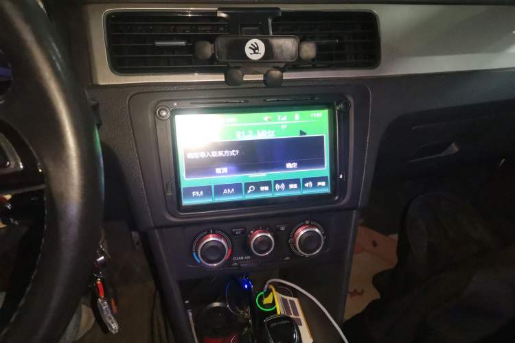 Used Skoda Rapid Spaceback 2019 1.5L Automatic Comfort Edition Audio And AC Panel