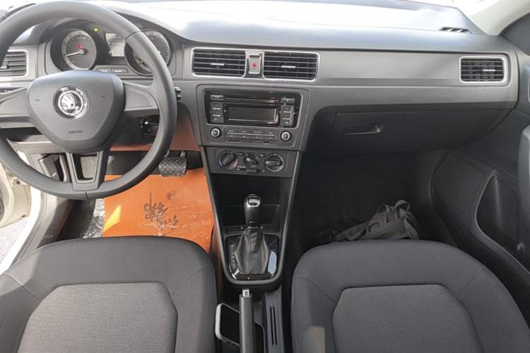 Used Skoda Rapid Spaceback 2019 Revised Version 1.5L Automatic Standard Edition China VI Audio And AC Panel
