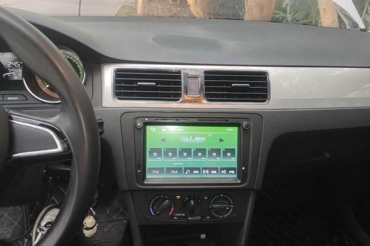 Used Skoda Rapid Spaceback 2019 1.5L Automatic Comfort Edition Audio And AC Panel