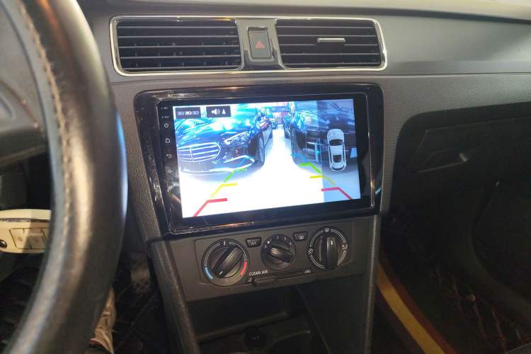 Used Skoda Rapid Spaceback 2019 Revised Version 1.5L Automatic Standard Edition China V Standard Audio And AC Panel