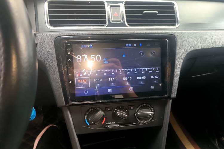 Used Skoda Rapid Spaceback 2019 Revised Version 1.5L Automatic Standard Edition China V Standard Audio And AC Panel
