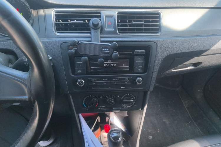 Used Skoda Rapid Spaceback 2019 Revised Version 1.5L Automatic Standard Edition China V Standard Audio And AC Panel