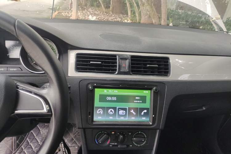 Used Skoda Rapid Spaceback 2019 1.5L Automatic Comfort Edition Audio And AC Panel