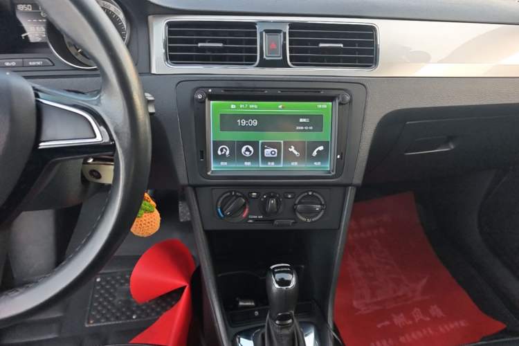 Used Skoda Rapid Spaceback 2019 Revised Version 1.5L Automatic Comfort Edition China V Standard Audio And AC Panel