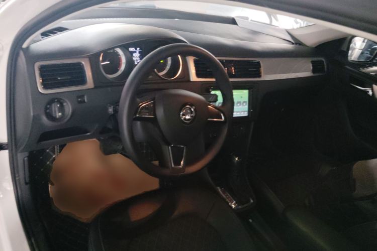 Used Skoda Rapid Spaceback 2019 1.5L Automatic Comfort Edition Center Console