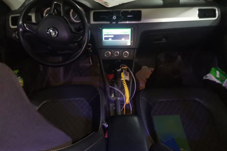 Used Skoda Rapid Spaceback 2019 1.5L Automatic Comfort Edition Center Console