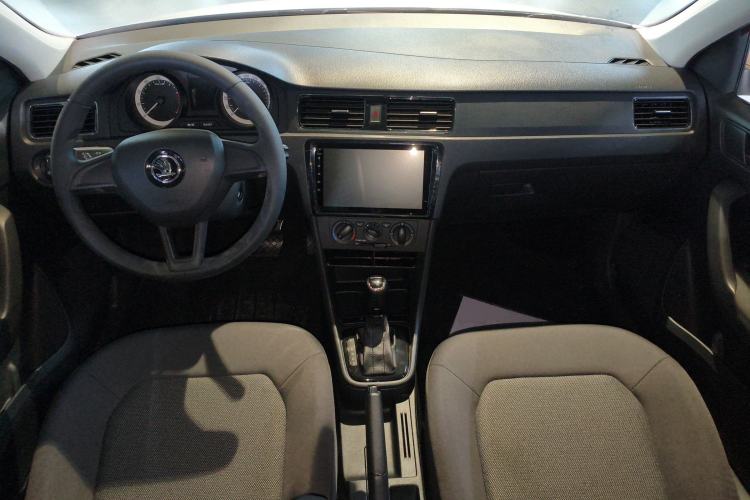 Used Skoda Rapid Spaceback 2019 Revised Version 1.5L Automatic Standard Edition China VI Center Console