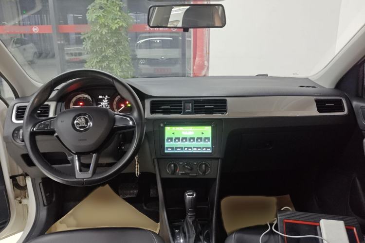 Used Skoda Rapid Spaceback 2019 Revised Version 1.5L Automatic Comfort Edition China V Standard Center Console