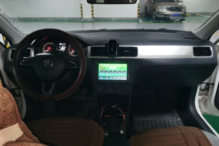 Used Skoda Rapid Spaceback 2019 Revised Version 1.5L Automatic Comfort Edition China VI Standard Center Console