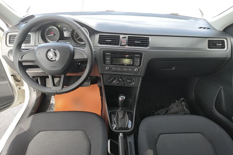Used Skoda Rapid Spaceback 2019 Revised Version 1.5L Automatic Standard Edition China VI Center Console