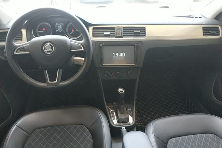 Used Skoda Rapid Spaceback 2019 Revised Version 1.5L Automatic Comfort Edition China V Standard Center Console