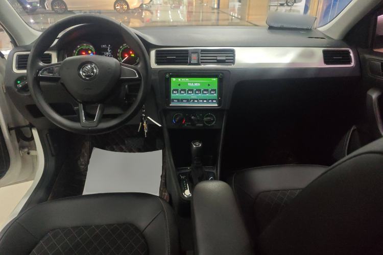 Used Skoda Rapid Spaceback 2019 Revised Version 1.5L Automatic Comfort Edition China VI Standard Center Console