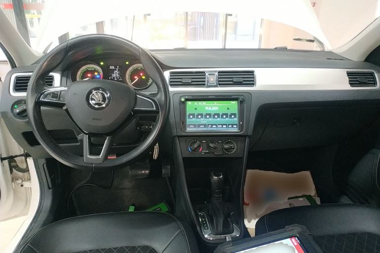 Used Skoda Rapid Spaceback 2019 Revised Version 1.5L Automatic Comfort Edition China V Standard Center Console