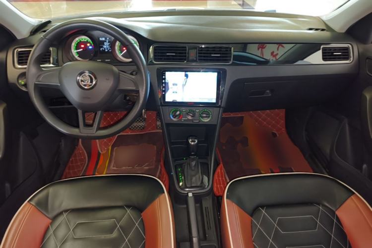 Used Skoda Rapid Spaceback 2019 Revised Version 1.5L Automatic Standard Edition China VI Center Console