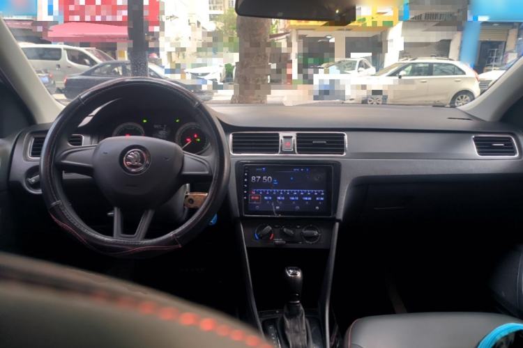 Used Skoda Rapid Spaceback 2019 Revised Version 1.5L Automatic Standard Edition China V Standard Center Console