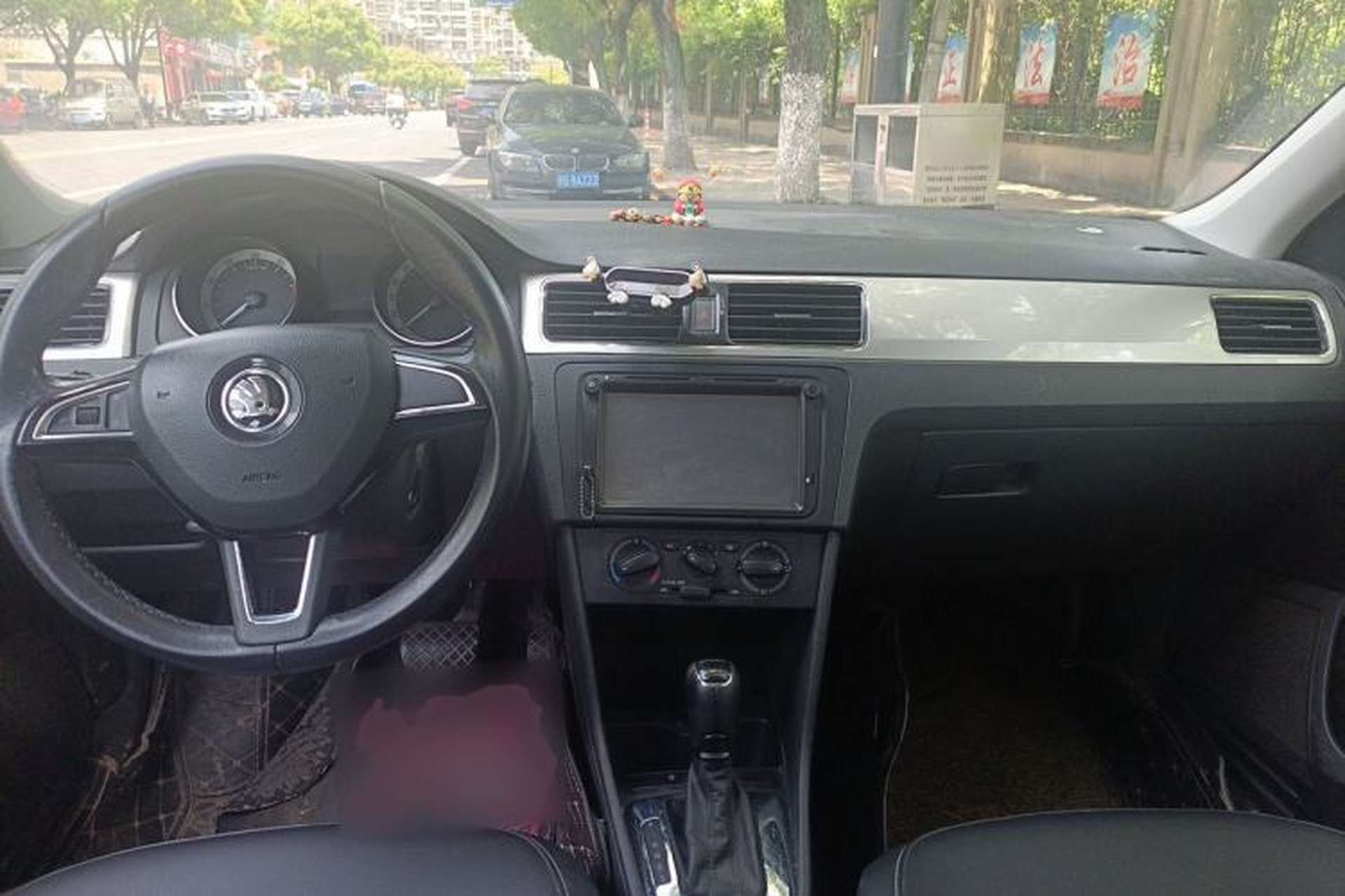 Used Skoda Rapid Spaceback 2019 Revised Version 1.5L Automatic Comfort Edition China VI Standard Center Console