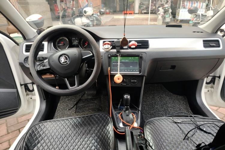 Used Skoda Rapid Spaceback 2019 Revised Version 1.5L Automatic Comfort Edition China V Standard Center Console