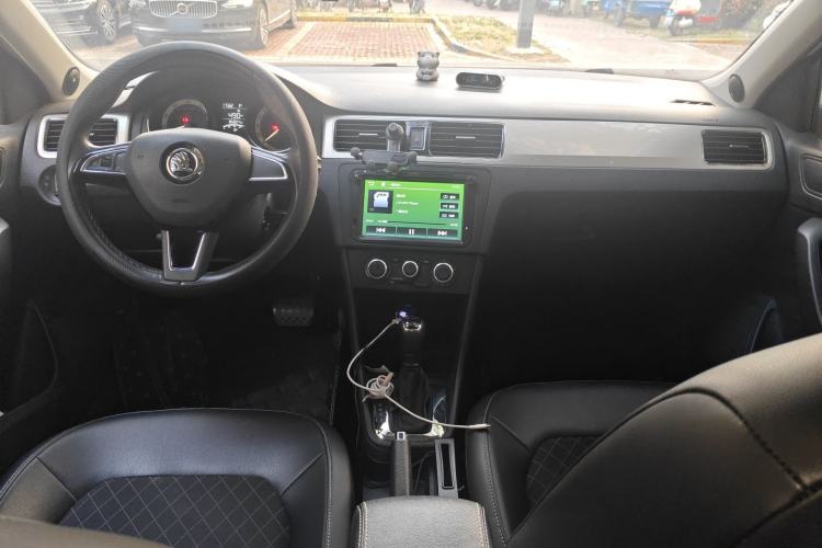 Used Skoda Rapid Spaceback 2019 Revised Version 1.5L Automatic Comfort Edition China V Standard Center Console