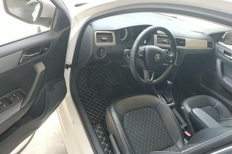 Used Skoda Rapid Spaceback 2019 Revised Version 1.5L Automatic Comfort Edition China V Standard Driver Seat