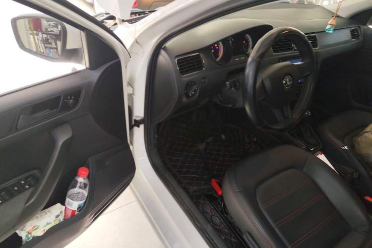 Used Skoda Rapid Spaceback 2019 Revised Version 1.5L Automatic Standard Edition China V Standard Driver Seat