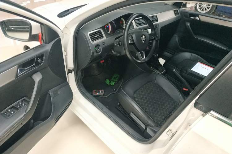 Used Skoda Rapid Spaceback 2019 Revised Version 1.5L Automatic Comfort Edition China V Standard Driver Seat