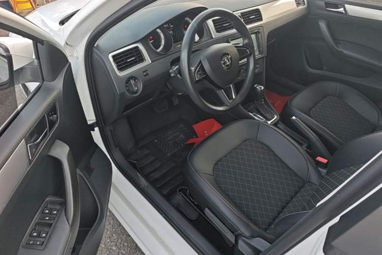 Used Skoda Rapid Spaceback 2019 Revised Version 1.5L Automatic Comfort Edition China V Standard Driver Seat