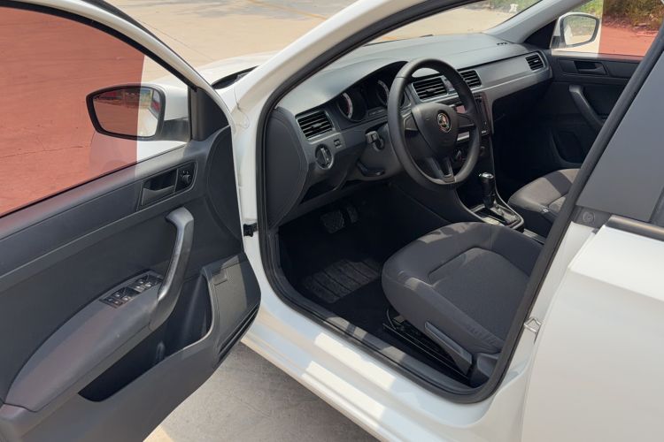 Used Skoda Rapid Spaceback 2019 Revised Version 1.5L Automatic Standard Edition China V Standard Driver Seat