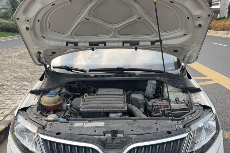 Used Skoda Rapid Spaceback 2019 Revised Version 1.5L Automatic Comfort Edition China VI Standard Engine Bay