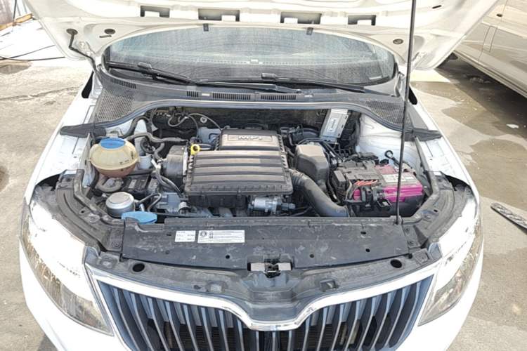 Used Skoda Rapid Spaceback 2019 Revised Version 1.5L Automatic Standard Edition China VI Engine Bay