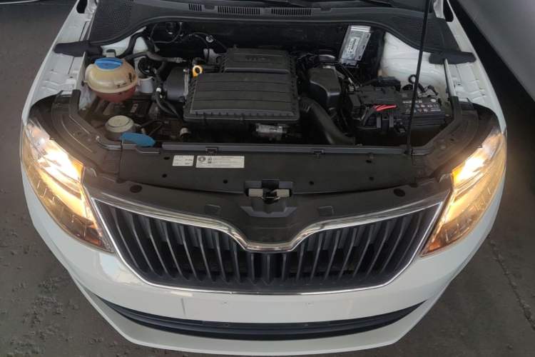 Used Skoda Rapid Spaceback 2019 Revised Version 1.5L Automatic Standard Edition China V Standard Engine Bay