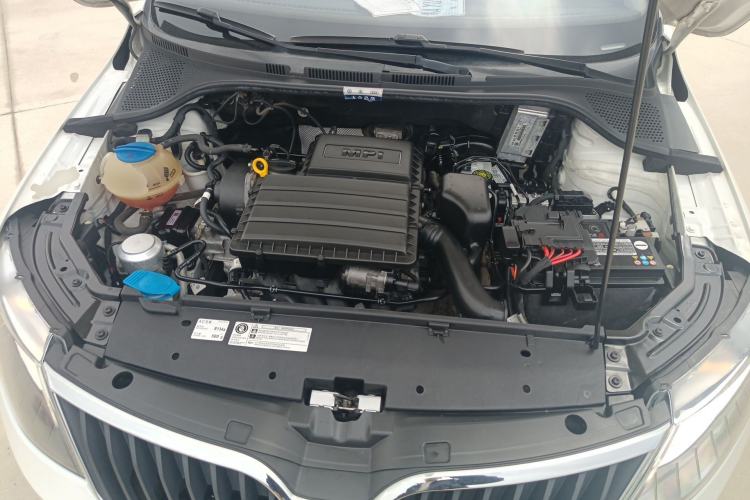 Used Skoda Rapid Spaceback 2019 Revised Version 1.5L Automatic Comfort Edition China VI Standard Engine Bay