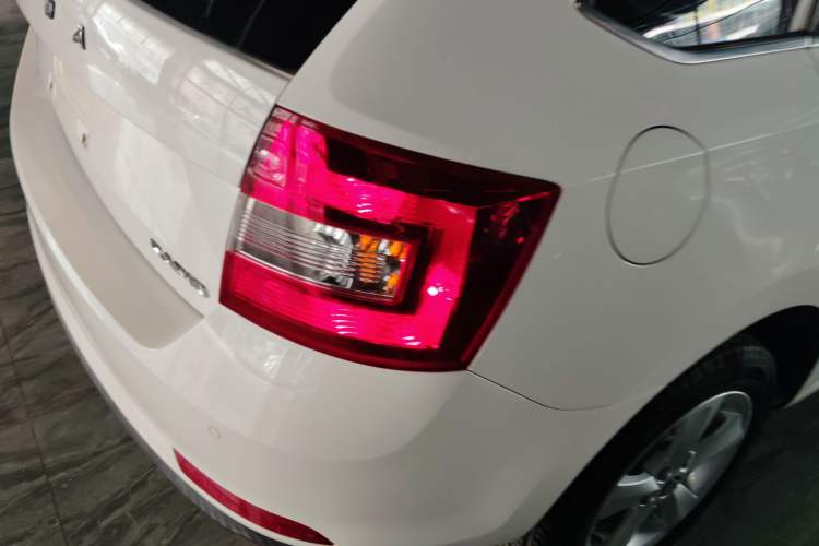 Used Skoda Rapid Spaceback 2019 1.5L Automatic Comfort Edition Exterior 2