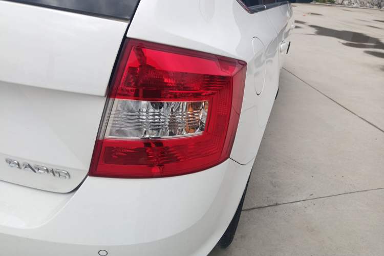 Used Skoda Rapid Spaceback 2019 Revised Version 1.5L Automatic Comfort Edition China VI Standard Exterior 3