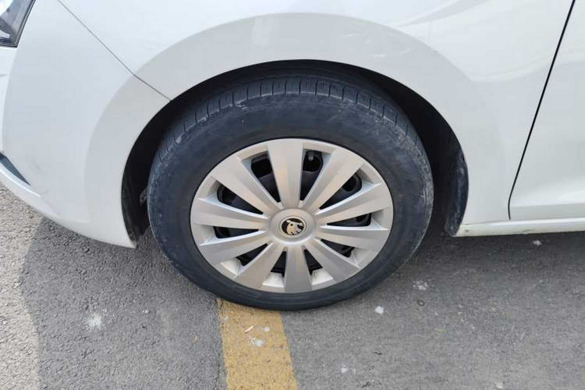Used Skoda Rapid Spaceback 2019 Revised Version 1.5L Manual Standard Edition China VI Exterior 4