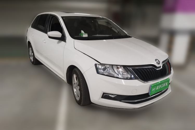Used Skoda Rapid Spaceback 2019 1.5L Automatic Comfort Edition Front Right 45 Deg