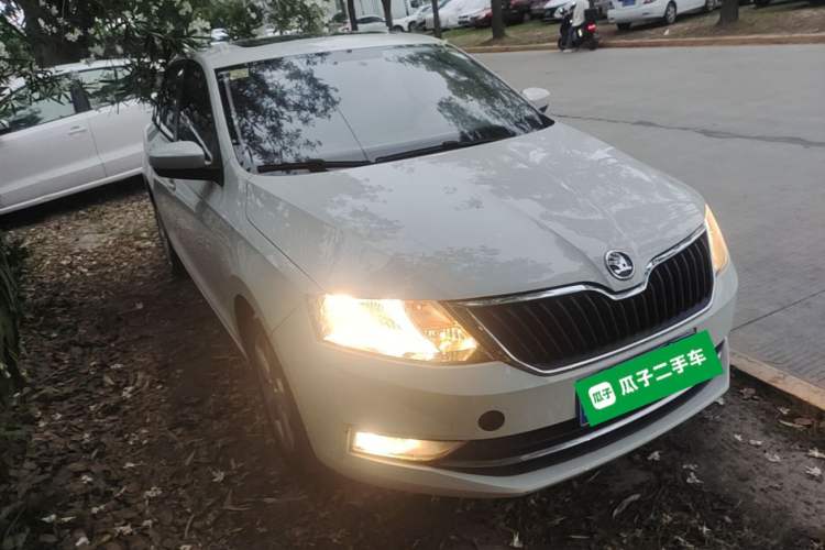 Used Skoda Rapid Spaceback 2019 1.5L Automatic Comfort Edition Front Right 45 Deg