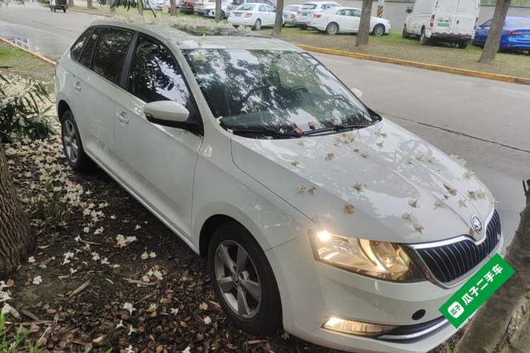 Used Skoda Rapid Spaceback 2019 1.5L Automatic Comfort Edition Front Right 45 Deg