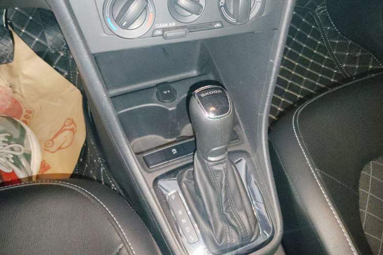 Used Skoda Rapid Spaceback 2019 1.5L Automatic Comfort Edition Gear Lever
