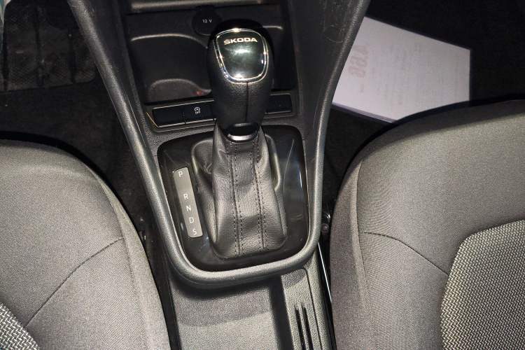 Used Skoda Rapid Spaceback 2019 Revised Version 1.5L Automatic Standard Edition China VI Gear Lever