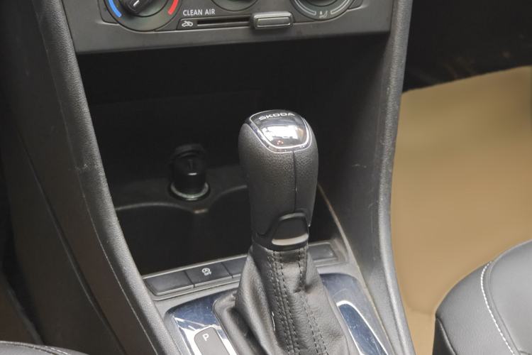 Used Skoda Rapid Spaceback 2019 1.5L Automatic Comfort Edition Gear Lever