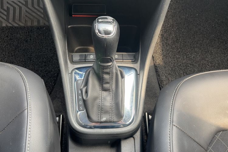 Used Skoda Rapid Spaceback 2019 Revised Version 1.5L Automatic Comfort Edition China VI Standard Gear Lever