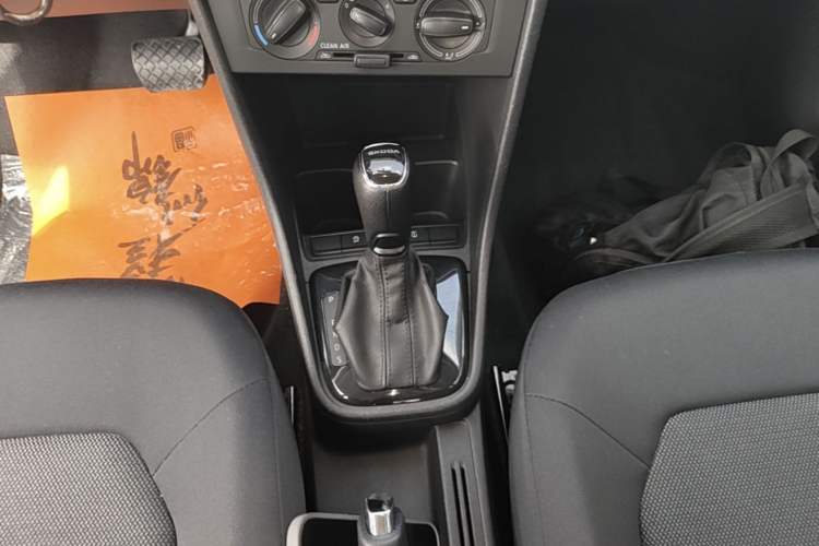 Used Skoda Rapid Spaceback 2019 Revised Version 1.5L Automatic Standard Edition China VI Gear Lever