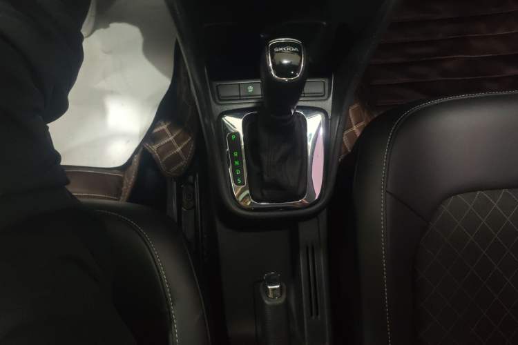 Used Skoda Rapid Spaceback 2019 Revised Version 1.5L Automatic Comfort Edition China VI Standard Gear Lever
