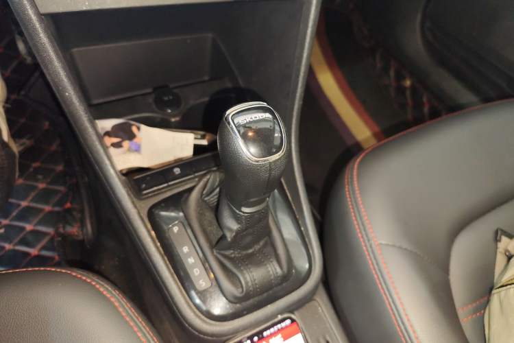Used Skoda Rapid Spaceback 2019 Revised Version 1.5L Automatic Standard Edition China V Standard Gear Lever
