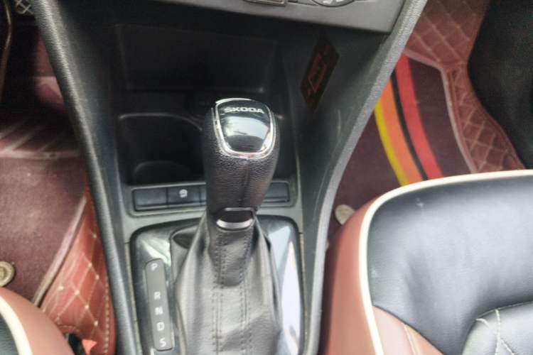 Used Skoda Rapid Spaceback 2019 1.5L Automatic Standard Edition Gear Lever
