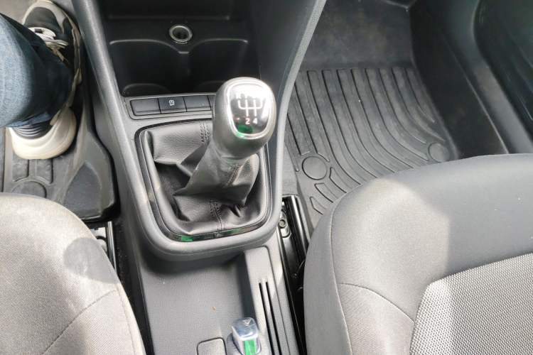 Used Skoda Rapid Spaceback 2019 Revised Version 1.5L Manual Standard Edition China VI Gear Lever